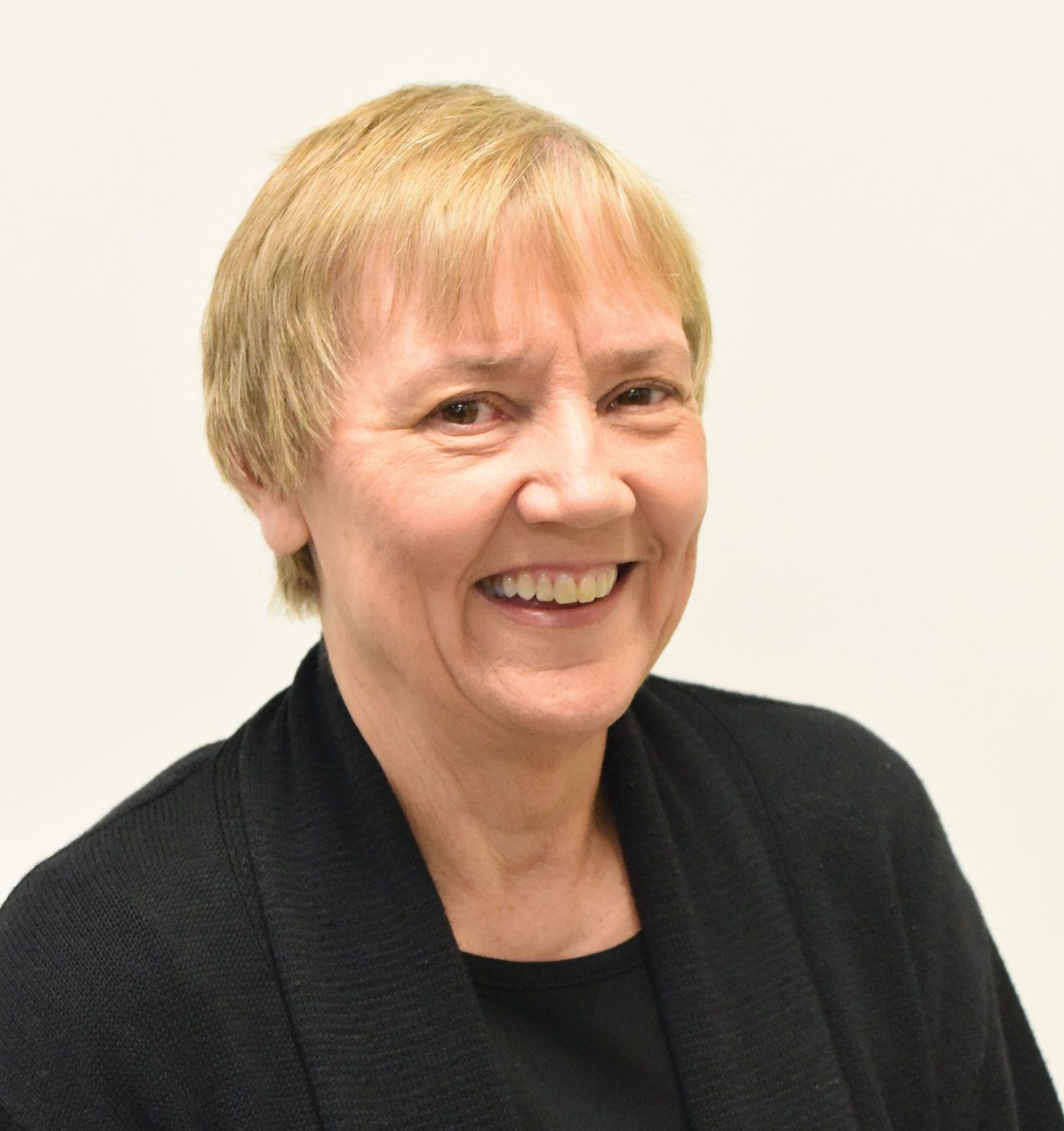 Linda Gosnell : Customer Service Clerk