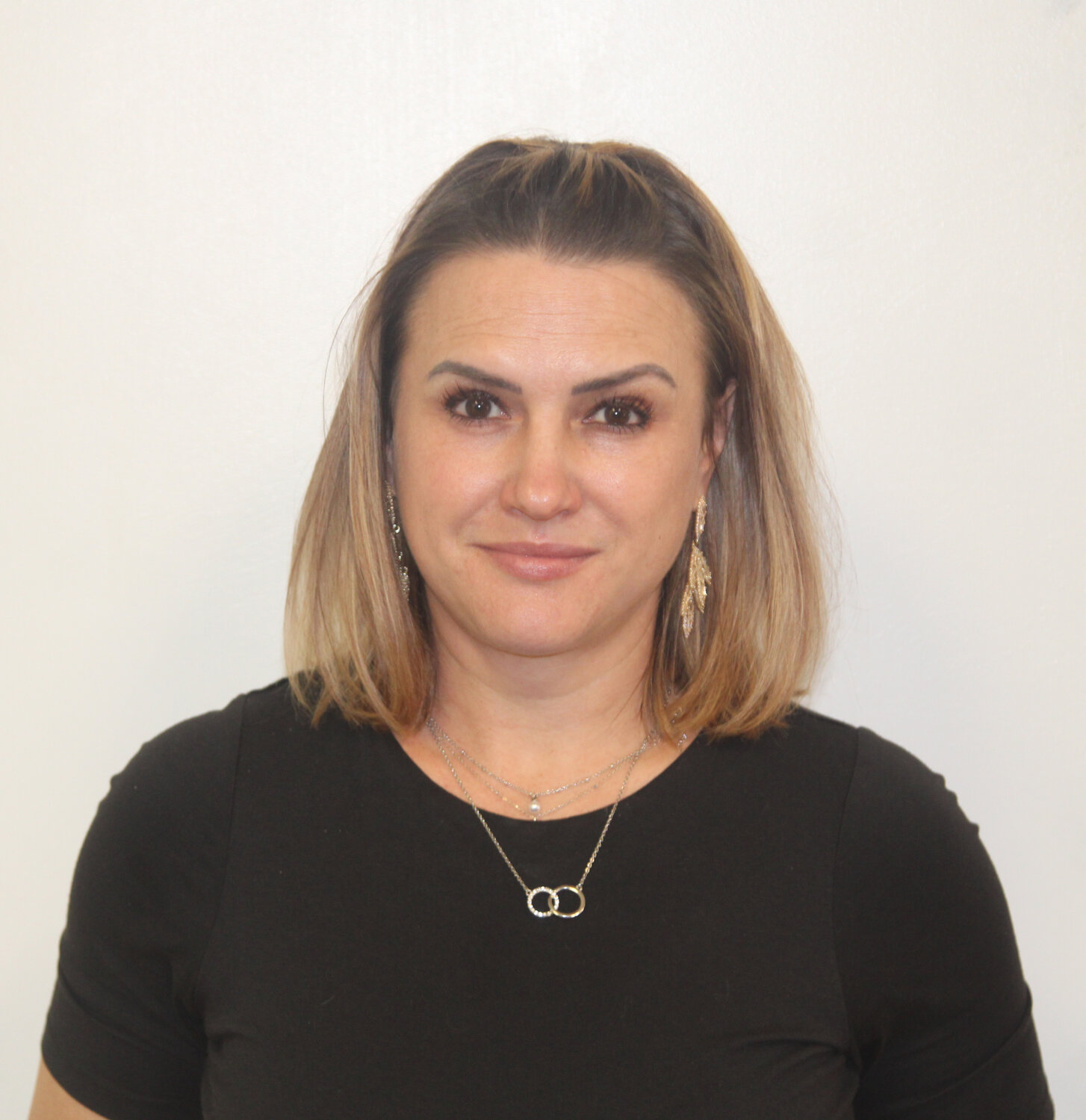 Ella Beknazarova : Sales Consultant