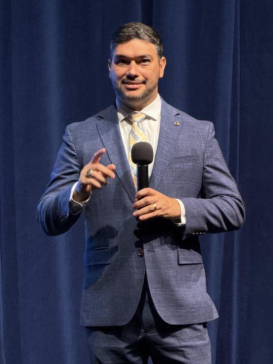 Da Silva shares journey from Brazil to first-generation college student